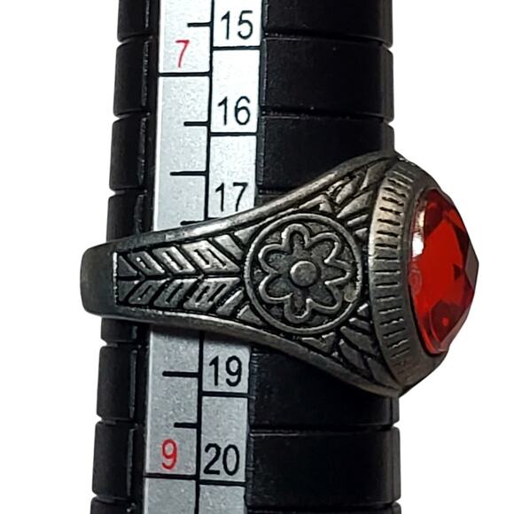 Silver Tone Ring Sz 8 Unsigned Red Rhinestone Cabochon Floral - Picture 2 of 5